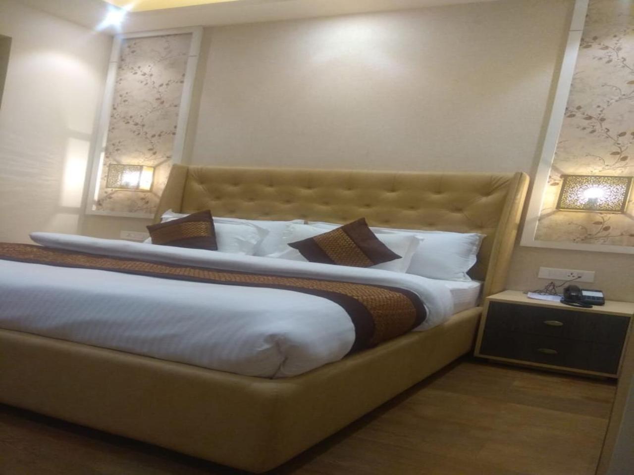 Csjs Inn By Krishna Group Of Hotels Αμριτσάρ Εξωτερικό φωτογραφία