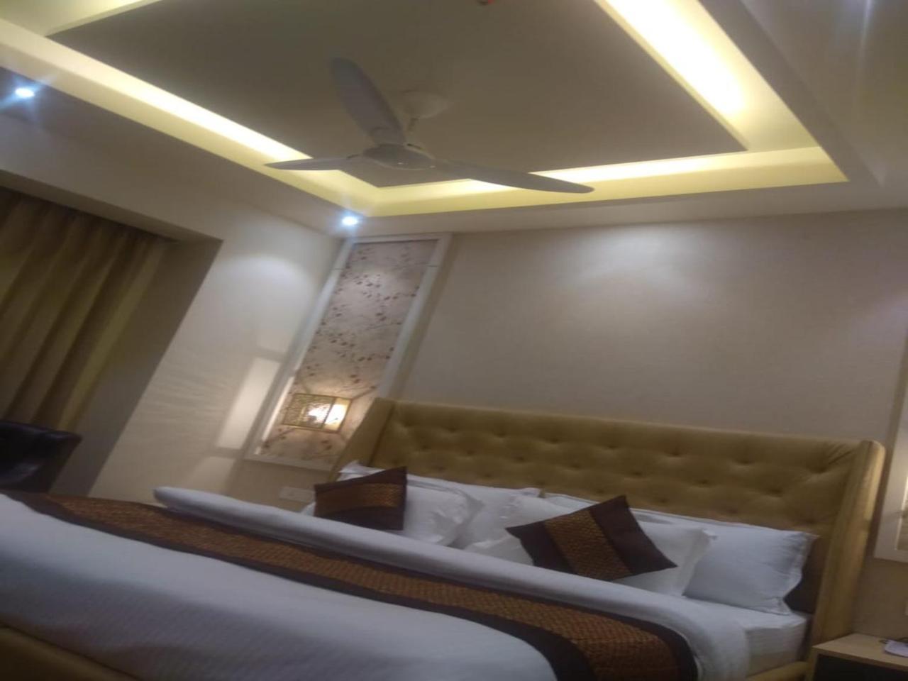 Csjs Inn By Krishna Group Of Hotels Αμριτσάρ Εξωτερικό φωτογραφία