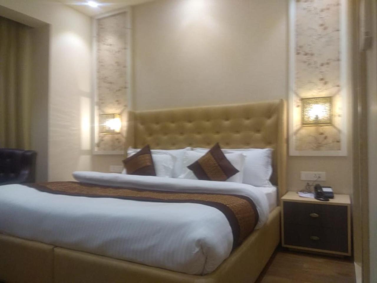 Csjs Inn By Krishna Group Of Hotels Αμριτσάρ Εξωτερικό φωτογραφία